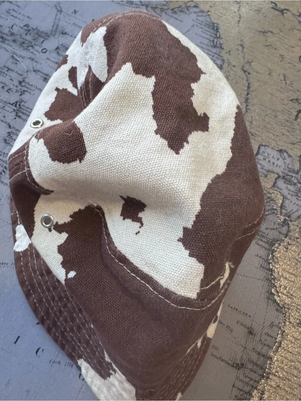 urban outfitters Y2K Bucket Hat Brown Animal Print Cow. 100% Cotton